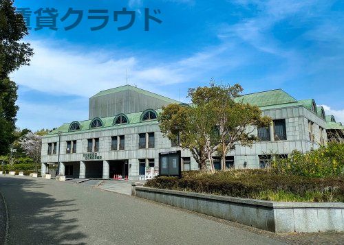 近くの青葉の森公園芸術文化ホールまで526m（徒歩7分）