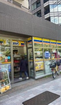 近くのミニストップ 上野池之端店まで103m（徒歩2分）