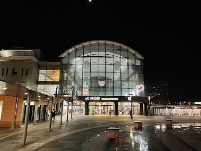 近くの高松(香川県)まで1,600m(徒歩20分)