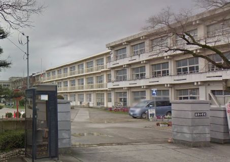 近くの半田市立岩滑小学校まで1,210m(徒歩16分)