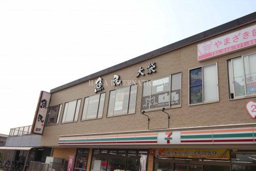 近くの魚民 大袋西口駅前店まで1,367m(徒歩18分)