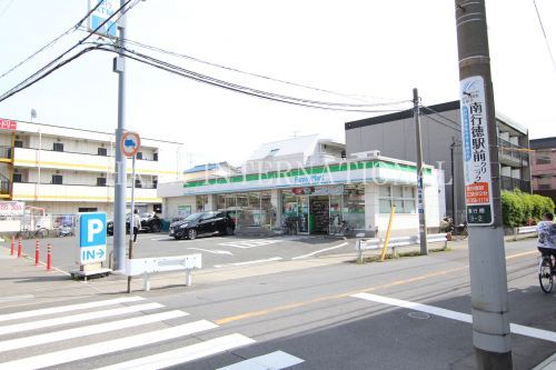 近くのファミリーマート南行徳三丁目店まで442m(徒歩6分)