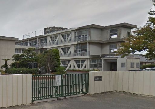 近くの阿久比町立南部小学校まで786m（徒歩10分）