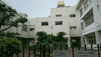 近くの高松市立浅野小学校まで1,129m（徒歩15分）