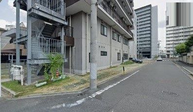近くの新栄クリニックまで627m（徒歩8分）