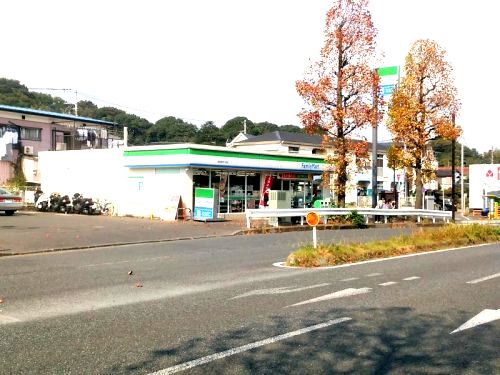 近くのファミリーマート鶴見上末吉店まで164m(徒歩3分)