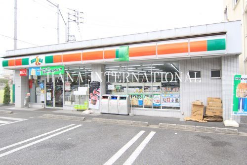 近くのコンビニまで137m（徒歩2分）