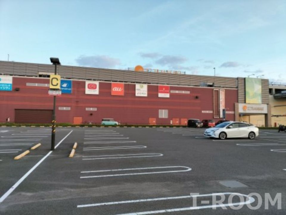 近くのエミフルMASAKI(マサキ)まで901m(徒歩12分)