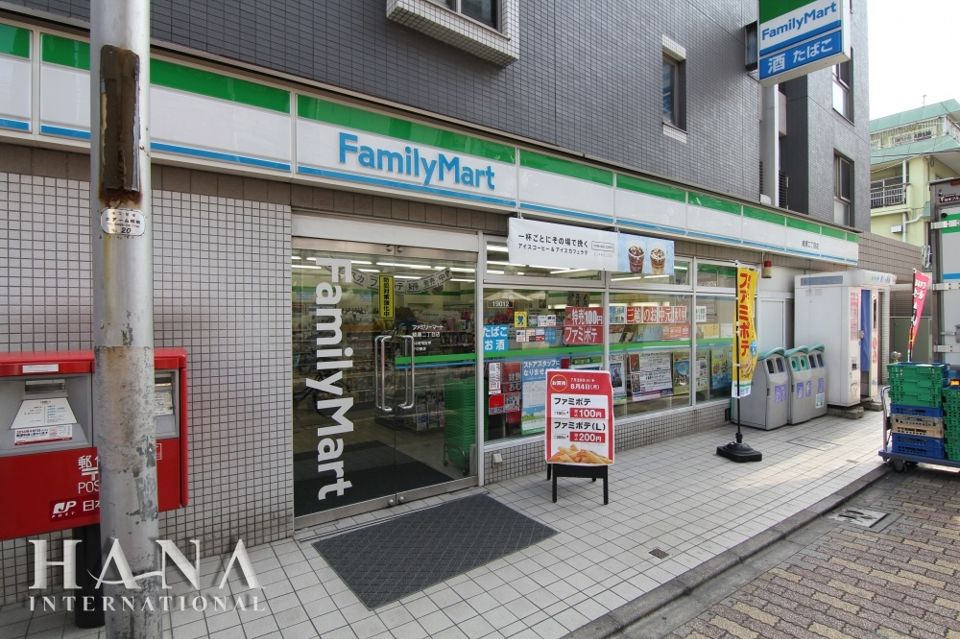 近くのコンビニまで266m（徒歩4分）