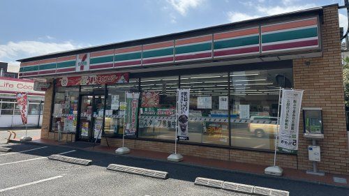 近くのコンビニまで503m（徒歩7分）