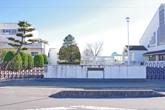 近くの玉村町立芝根小学校まで489m(徒歩7分)