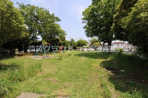 近くの公園まで574m（徒歩8分）