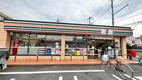 近くのセブン-イレブン三鷹連雀通り店まで434m(徒歩6分)