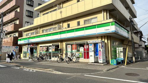 近くのファミリーマート 下連雀店まで142m(徒歩2分)