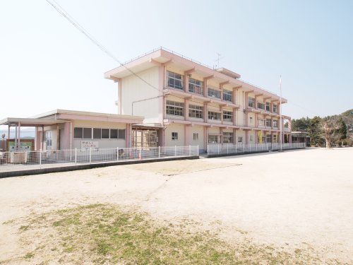 近くの宮若市立宮田北小学校まで1,145m（徒歩15分）