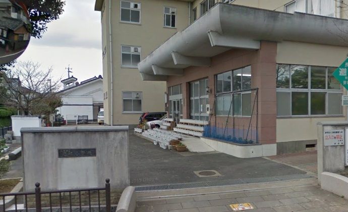 近くの長崎市立深堀小学校まで320m(徒歩4分)