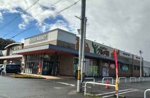 近くのヤスサキワイプラザグルメ館江守店まで293m（徒歩4分）