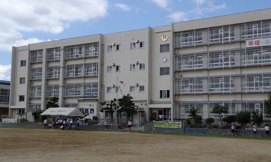 近くの大東市立 深野小学校まで669m(徒歩9分)