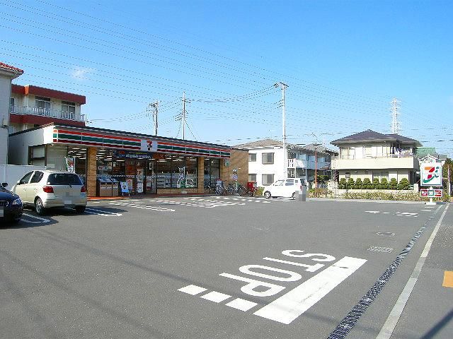 近くのコンビニまで265m（徒歩4分）