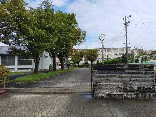 近くの愛知県立古知野高校まで549m(徒歩7分)