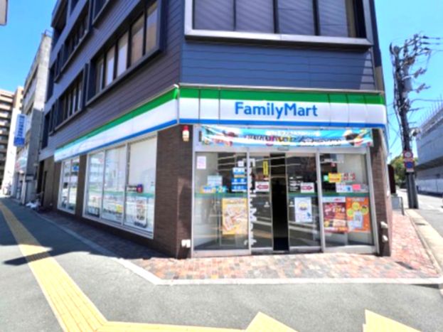 近くのファミリーマート 徳島幸町店まで546m（徒歩7分）