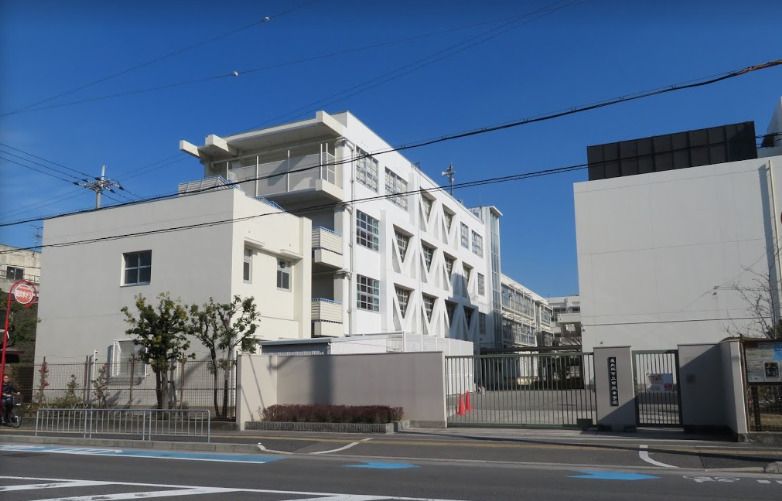 近くの東大阪市立布施中学校まで739m(徒歩10分)