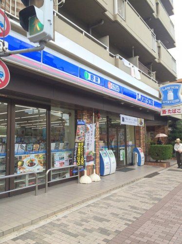 近くのコンビニまで410m（徒歩6分）