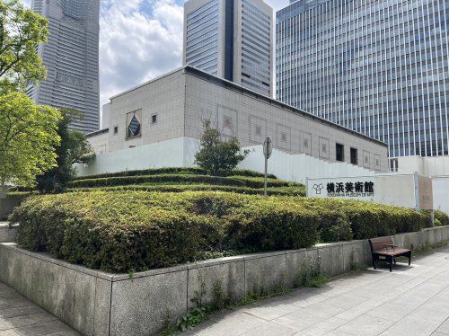 近くの横浜美術館まで1,391m（徒歩18分）