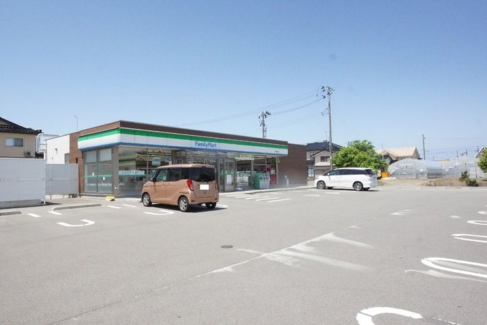 近くのファミリーマート 柏崎扇町店まで626m(徒歩8分)