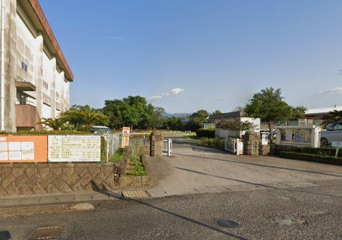 近くの鹿屋市立吾平小学校まで595m(徒歩8分)
