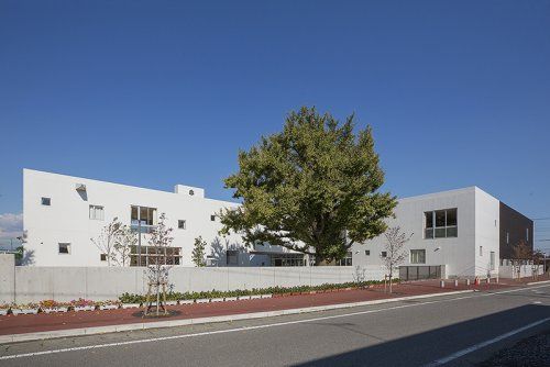 近くの太田市立木崎小学校まで410m（徒歩6分）