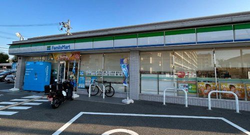 近くのファミリーマート 高槻古曽部店まで269m(徒歩4分)