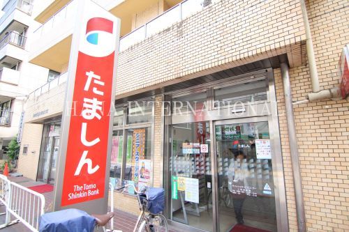近くのたましん調布北口支店まで716m（徒歩9分）