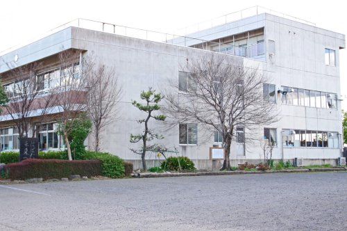 近くの太田市立城西小学校まで551m(徒歩7分)