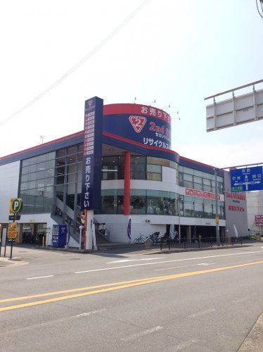 近くのセカンドストリート古川橋店まで240m（徒歩3分）