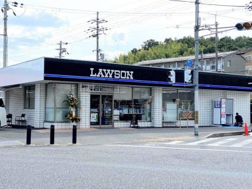 近くのローソン 田辺同志社前店まで421m（徒歩6分）