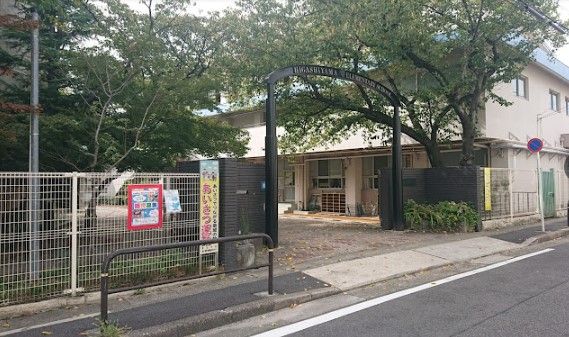 近くの名古屋市立東山小学校まで251m(徒歩4分)