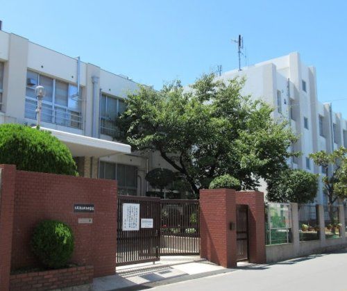 近くの大阪市立放出中学校まで266m（徒歩4分）