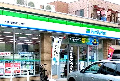 近くのファミリーマート川崎大師駅前二丁目店まで475m(徒歩6分)