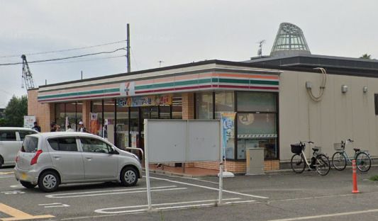 近くのセブン-イレブン 大阪南港中８丁目店まで593m（徒歩8分）
