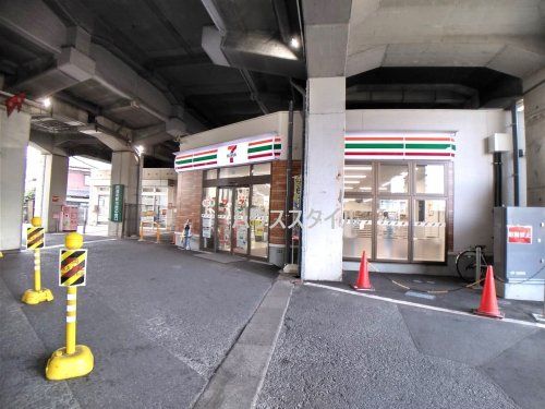 近くのコンビニまで908m（徒歩12分）