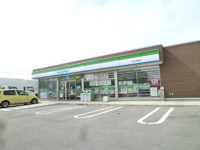 近くのコンビニまで354m（徒歩5分）