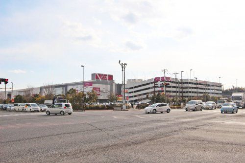 近くのイオンモール浦和美園まで1,147m（徒歩15分）