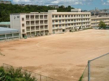近くの神戸市立舞子中学校まで1,039m(徒歩13分)