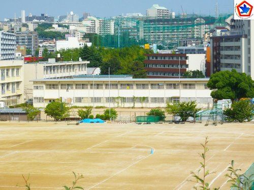 近くの神戸市立西舞子小学校まで1,139m(徒歩15分)