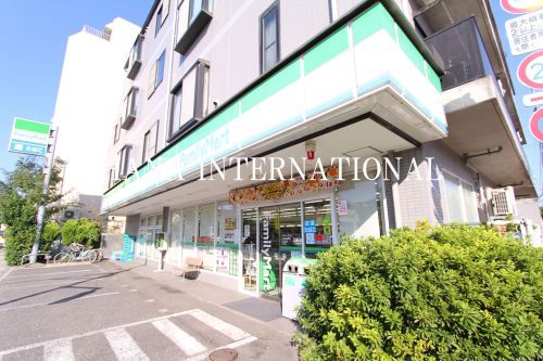 近くのファミリーマート小金井桜町店まで691m（徒歩9分）