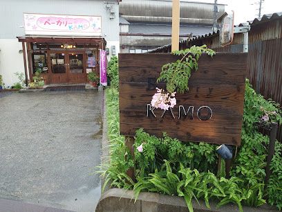 近くのKAMOまで1,092m（徒歩14分）