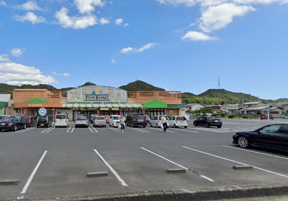 近くのワッツウィズ玉野長尾ニシナ店まで626m（徒歩8分）