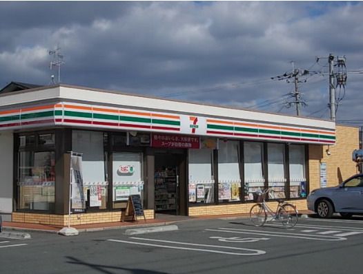 近くのセブンイレブン 山鹿大橋通店まで850m(徒歩11分)
