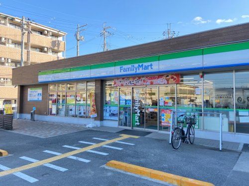 近くのファミリーマート 三山木西店まで611m（徒歩8分）